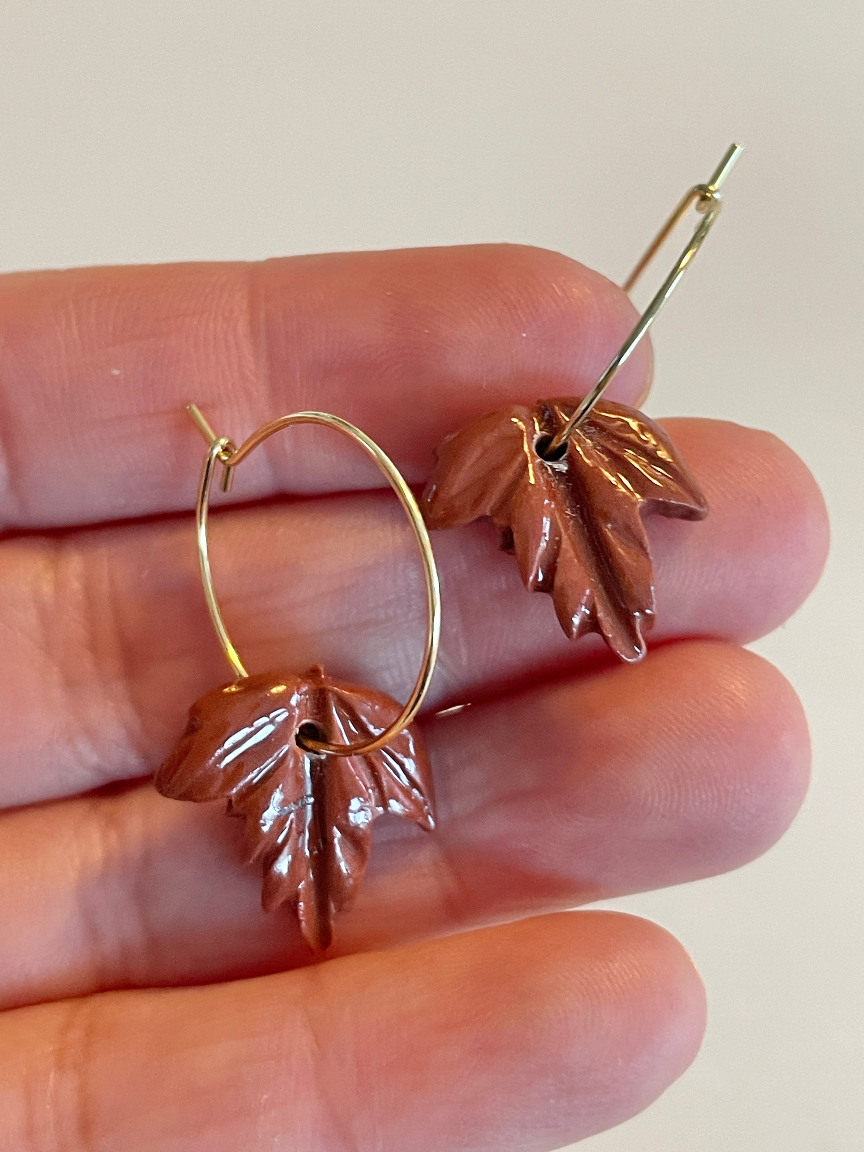 Hoja otoño marrón claro