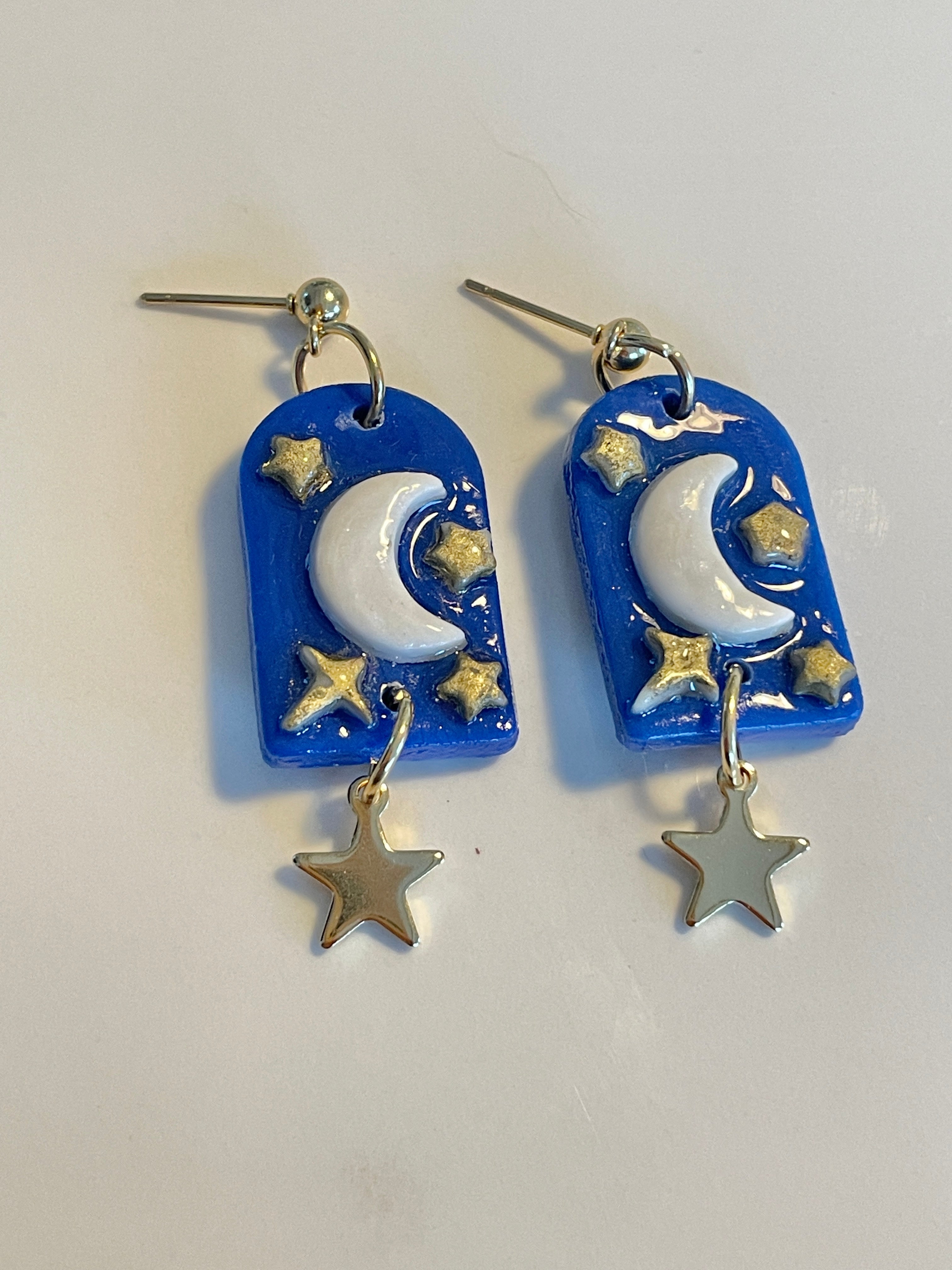 Ventana nocturna azúl